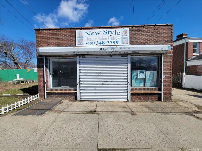 Office/Retail Space available in the heart of the Central Islip downtown Business District area on Carleton Ave. Perfect for barber shop, hair salon or other retail or office use. Full Basement