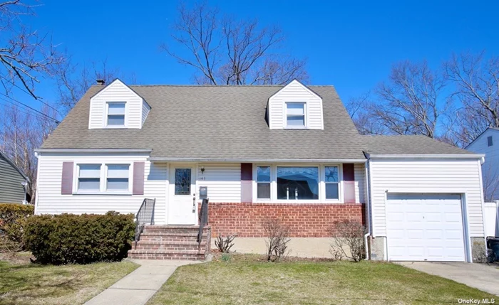 Check out all this potential! 4 good size bedrooms, including a ground floor primary bedroom. Has an eat-in kitchen, hardwood floors under the carpet. Located on a dead end street, a few doors down from the Massapequa Preserve.