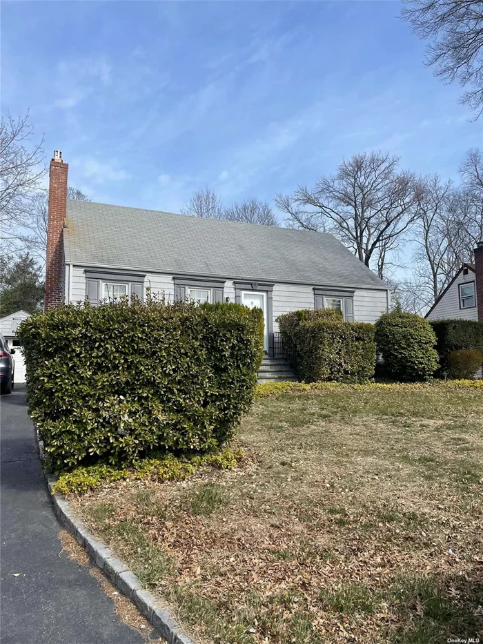 Spacious 4 Bedroom with a large private and deep flat property, Good sized rooms, hardwood floors, large basement with laundry and storage. Potting shed, garage, and a shed make it a gardeners delight.