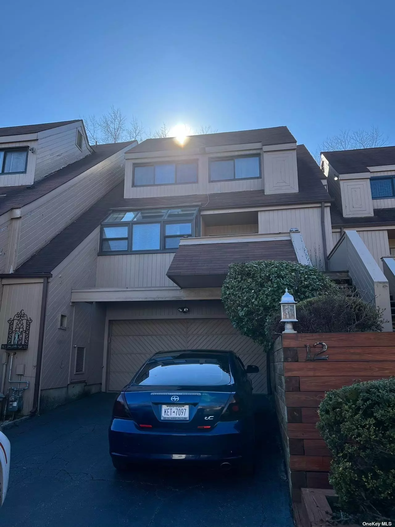 beautiful Townhouse With Roslyn School District. 3 levels of living space. Excellent condition. Private driveway and 2 car garages.