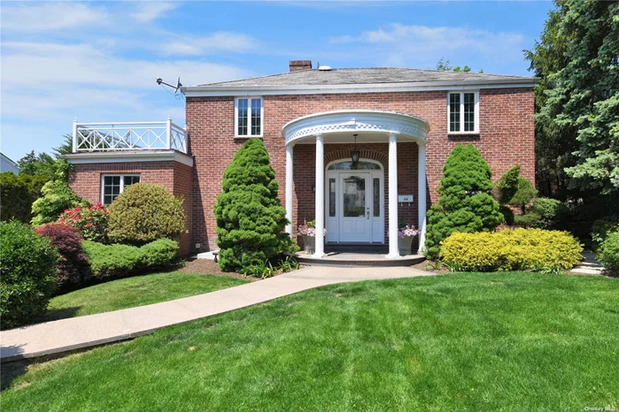 Meticulously maintained colonial in the heart of Strathmore Vanderbilt. Offering 4 spacious bedrooms, 3 bathrooms, beautifully proportioned principal areas, updated kitchen w/ stainless steel appliances. Immediate occupancy. Pet interview required. Shelter Rock Elementary.