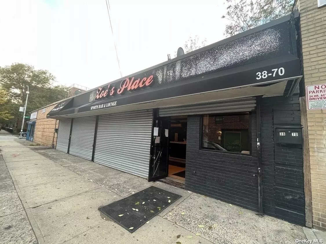 Good location! approximately 850 SF. Good for fast food or deli or retail. Previous tenant ran a restaurant. 1Min away from F train. Less than 20 Minutes away from Upper and Lower Manhattan. Don&rsquo;t Miss Out This Opportunity...