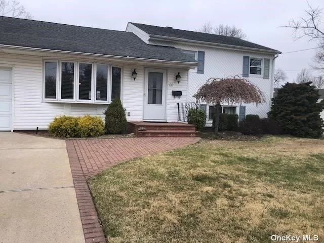 This is not a whole house rental Mint Home in Massapequa Shores, renovated in 2018.Beautiful Hardwood floors through out.Updated kitchen and Baths. Beach rights !! Tentants to pay utilities