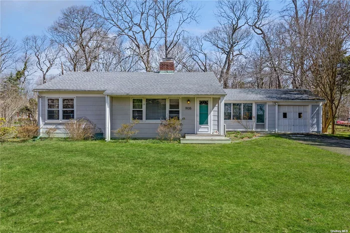 Cute as a button cottage located in Gardiners Bay Estates. Tucked away in a private sandy beach community w/ mooring and bulkhead space to tie up to for boaters and a swim platform for summertime fun! Back patio to chill, grill & dine al fresco or screened in porch to kick back & relax, rain or shine. Just 3 miles to Greenport Village, 1/2 mile to Sep&rsquo;s Farm Stand & Lavender By the Bay & only 7 miles to the Orient Ferry. (Southold Town Rental Permit #0775) Avail. 1st 2 weeks in June, Balance of September after LD & October.