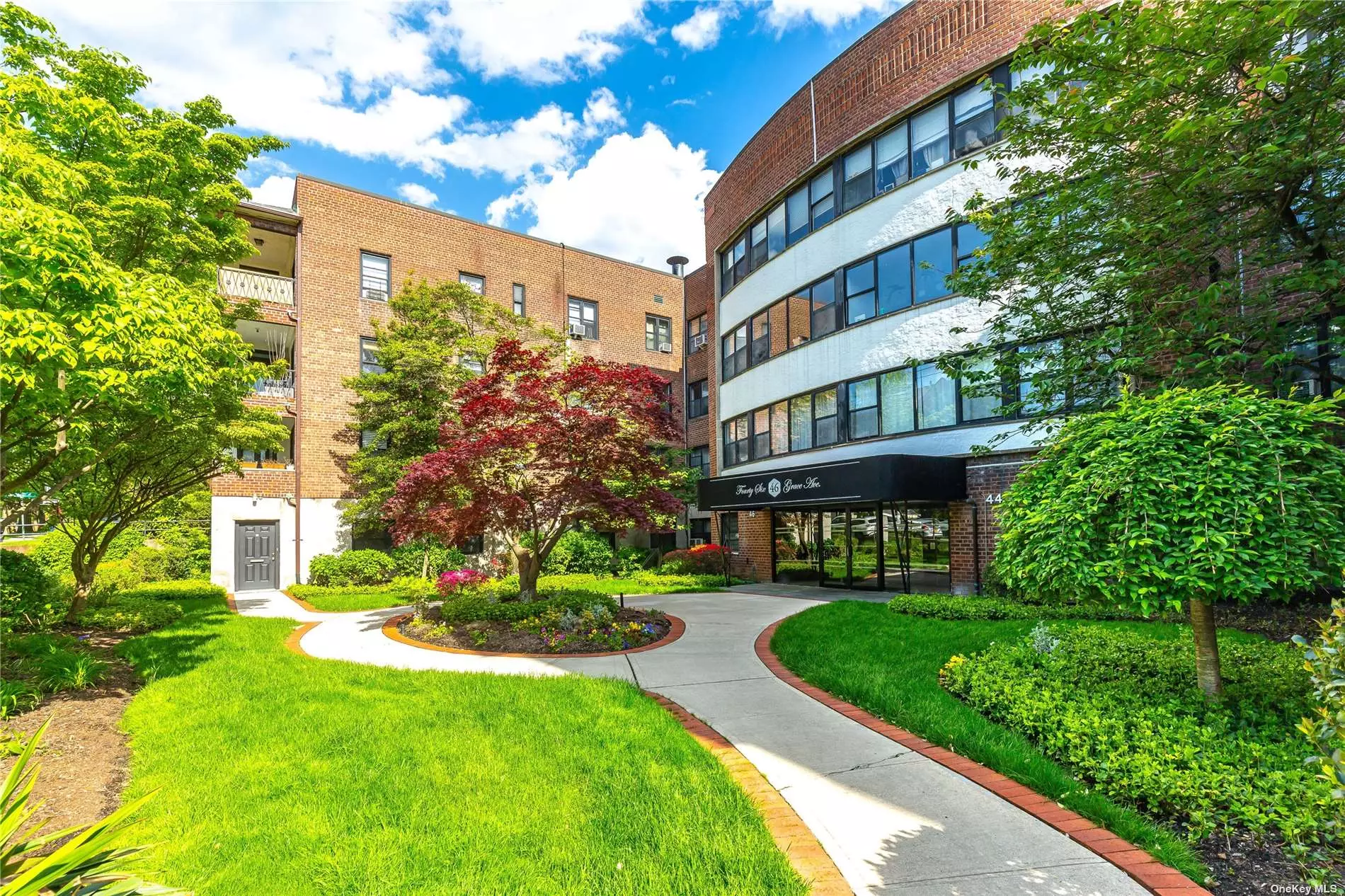 Stunning, High-end Renovated apartment with Wall of Windows facing Front Courtyard with side view of Grace Ave. Park in GN&rsquo;s Prime Location by Train, Park and Heart of Town! CATS ALLOWED. Generous-Sized BR. with Ceiling Fan/Light *Ample, open-view LR/Dr (w/room for small office) opening to DA off Smartly-Styled U-Shaped Kitchen *New floors throughout * New Baseboards, Radiator Covers, Modern New Doors *Handicap accessible bldg. w/laundry, storage, bike room, on lobby level * GN Park District Privileges -- Parkwood Pool, Ball Court and Ice Skating Rink; Steppingstone Park W/Waterfront Dock (Sailing), Concerts on Water *Tennis, etc.