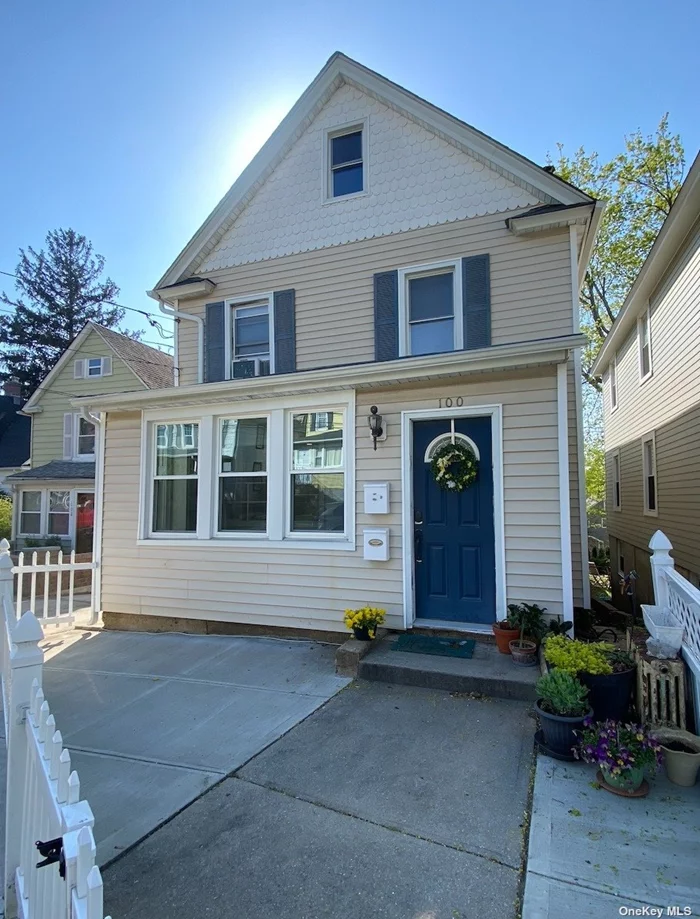 This charming 2 bedroom rental in the heart of Oyster Bay offers easy access to everything this vibrant town has to offer. With its sunny and bright living spaces, updated kitchen, hardwood floors and deck/backyard access, this unit is the perfect place to call home. Take advantage of the close proximity to town, restaurants, travel, schools, parks, and more. Showcasing tons of storage, updates throughout, and convenient washer/dryer! Don&rsquo;t miss out on this amazing opportunity - schedule a showing today!
