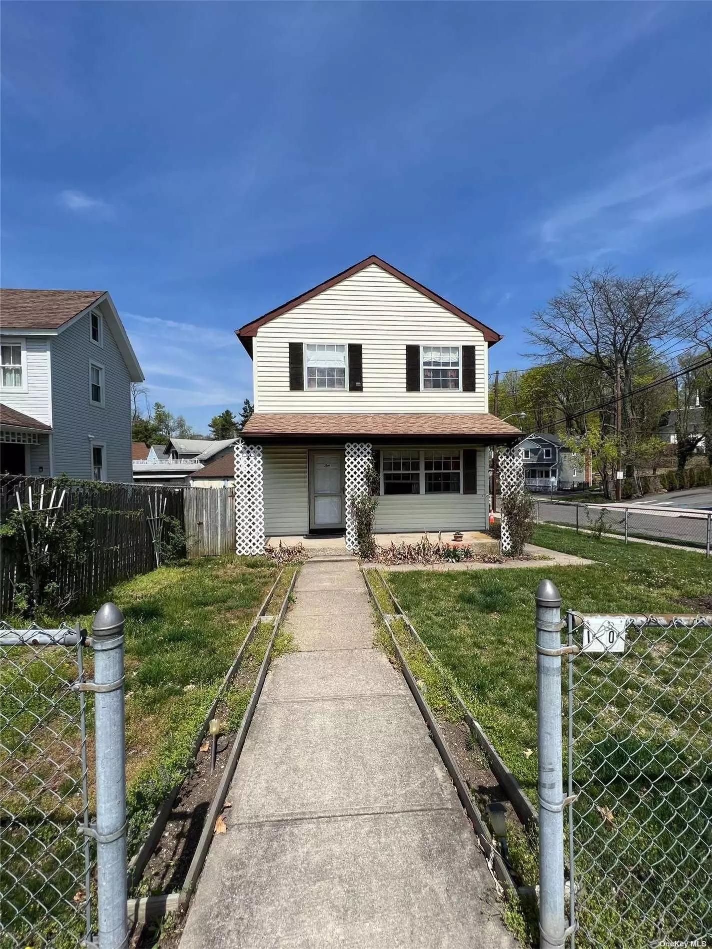 Welcome Home to this hidden gem nestled in a quaint neighborhood just seconds from the much sought after Roslyn High School and Elementary Schools! With stores and Parkway access nearby, this 8 room, 3 bedroom, 1.5 bathroom home is on an oversized corner lot just waiting for you.