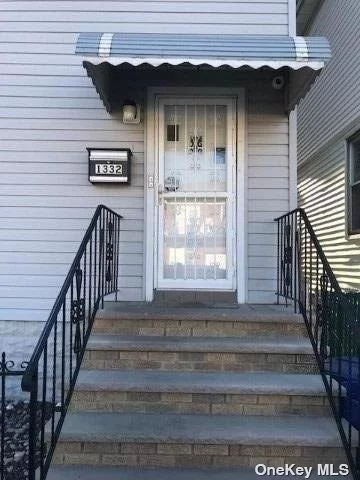 Nice One Bedroom Apartment, Plus Office for Rent in College Point. Features Livingroom, Eat in Kitchen, w/dishwasher. One Full Bathroom, Wood Floors Throughout. Convenient to Transportation and Shopping.