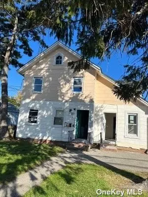 REO VACANT 7 BEDROOM AND 7 FULL BATH PROPERTY WITH FULL UNFINISHED BASEMENT FORMALLY USED AS A 5 FAMILY DWELLING BUT NOW DEEMED A SINGLE FAMILY RESIDENCE BECAUSE ITS BEEN VACANT FOR OVER 1 YEAR AS PER FREEPORT VILLAGE! HUGE DRIVEWAY AND BACK YARD! ENDLESS POSSIBILITIES! WILL NOT LAST!