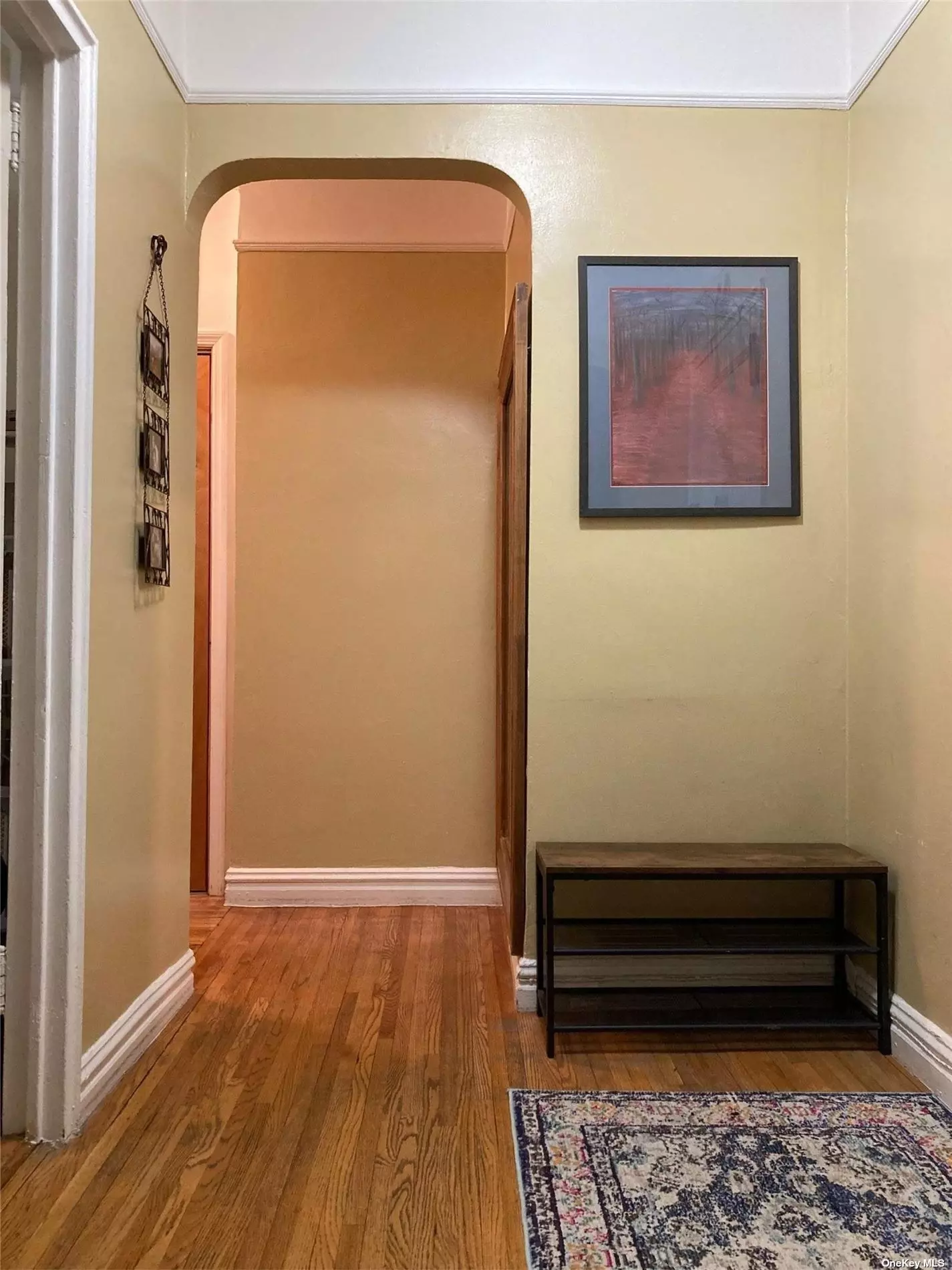 Spacious studio with separate eat in kitchen, large closets, wood floors located in a well maintained Coop building in Rego Park on Saunders Street. Convenient location close to subway and buses, shops, market, and a short walking distance to the Queens Center mall. Building features: bright and clean lobby, live in super, elevator, gym, laundry.