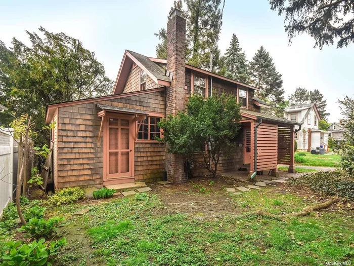 Glen Cove Rental - This 1898 Cottage Will Take You Back In Time. This Quiet & Quaint 2 Bedroom, 2 Bath Cottage Offers a Private Deck, Room for a Garden, and a 1 Car Garage for storage. Close to all!