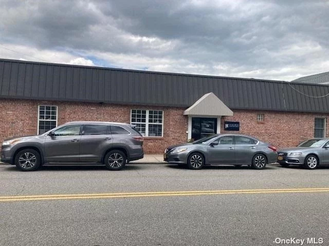 1 Room office in prime area! Totally renovated office building. Sun-drenched lobby with use of conference room & kitchen. One block from village and a stone&rsquo;s throw from Manhasset train station. Rent covers taxes, parking, and utilities.