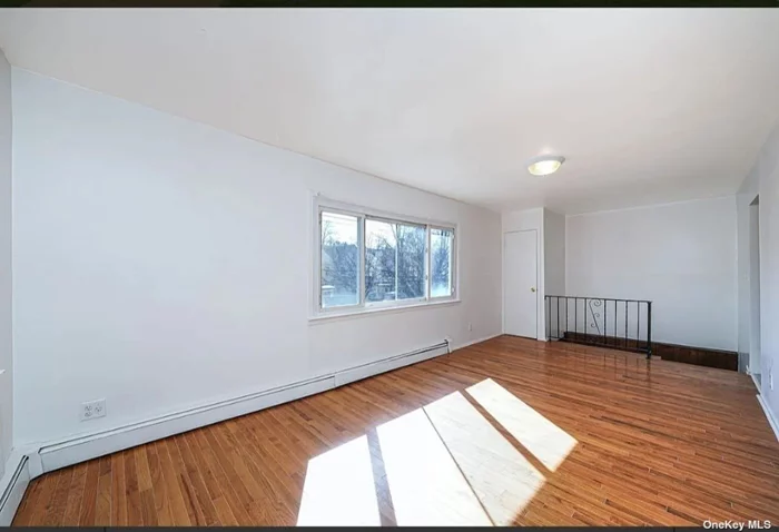 A Brad New Apartment. 3 Bedroom, 2 Bathrooms, Open Kitchen, Dining Room and Living room. The landlord pays water and heat. Near Queens Center Mall, Shopping, Restaurant, School and Transportation