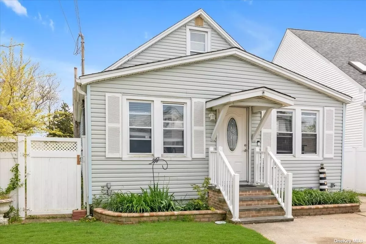 Totally Renovated Cape South of Montauk Highway Near Park and Docking Space for your Boat. Home was Totally Renovated in 2012. Large Living Room and Eat in Kitchen w/Quartz Countertops. All Hardwood Floors, 150 Amp Service, Updated Kitchen and Baths. Totally Affordable with Association Docking. Home is Larger than the Outside Appearance.
