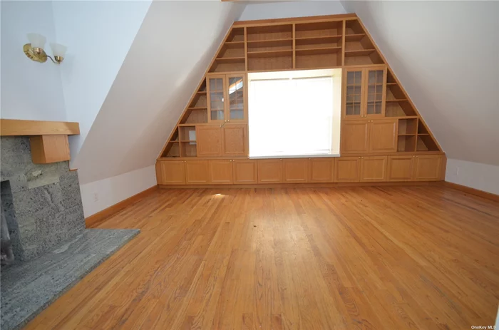 Lovely top floor with 2 small bedrooms Wood burning fireplace and vaulted ceilings. Short distance from Express bus, Continental ave, Subway, LIRR. Quiet tree lined street