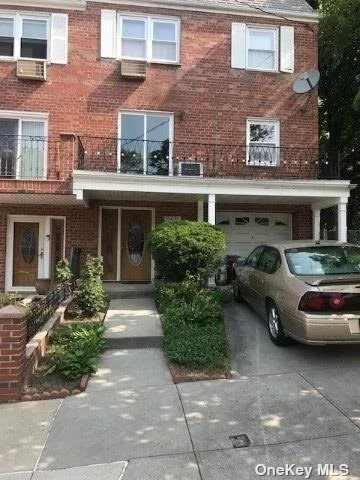 Spacious Apartment for Rent in Whitestone. Features Living Room, Dining Room, Eat-in-Kitchen w/Granite Counter Tops, Master Bedroom with a 1/2 Bathroom, 2 Additional Bedrooms and 1 Full Bathroom, Wood Floors Throughout. Front Balcony and Back Patio. All Utilities are Included. Close to Shops and Transportation.