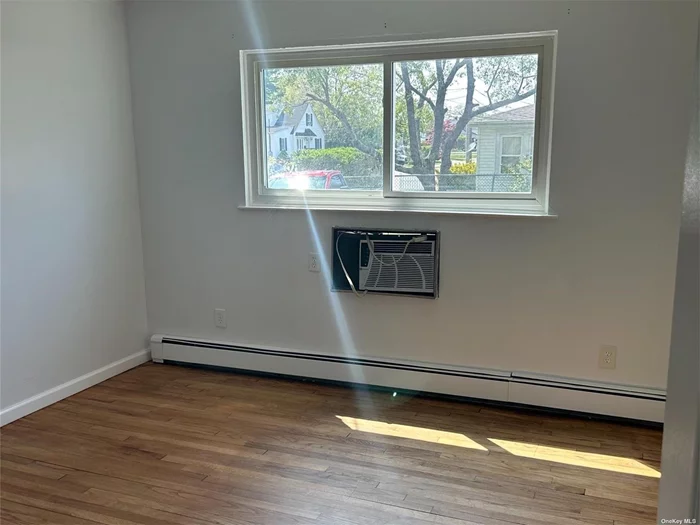 Beautifully Renovated Large 1 Bedroom with Hardwood Floors, Lots of Closet Space, New Appliances, Laundry On-Site. Private Parking, Close to all Shopping. All Applications thru NTN.