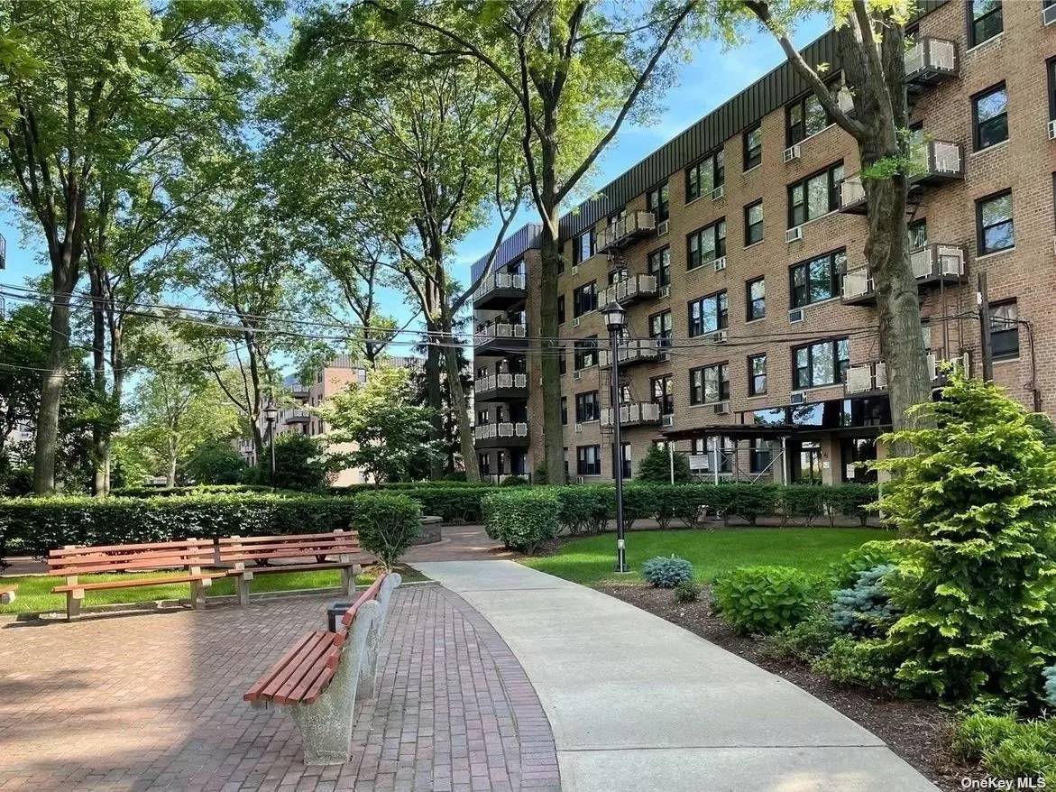 Fantastic Location. Easy Access to Railroad, Bus, Shopping and NYU Winthrop Hospital. Come and Go As You Please With YOUR OWN PARKING SPOT INFRONT OF THE APARTMENT.