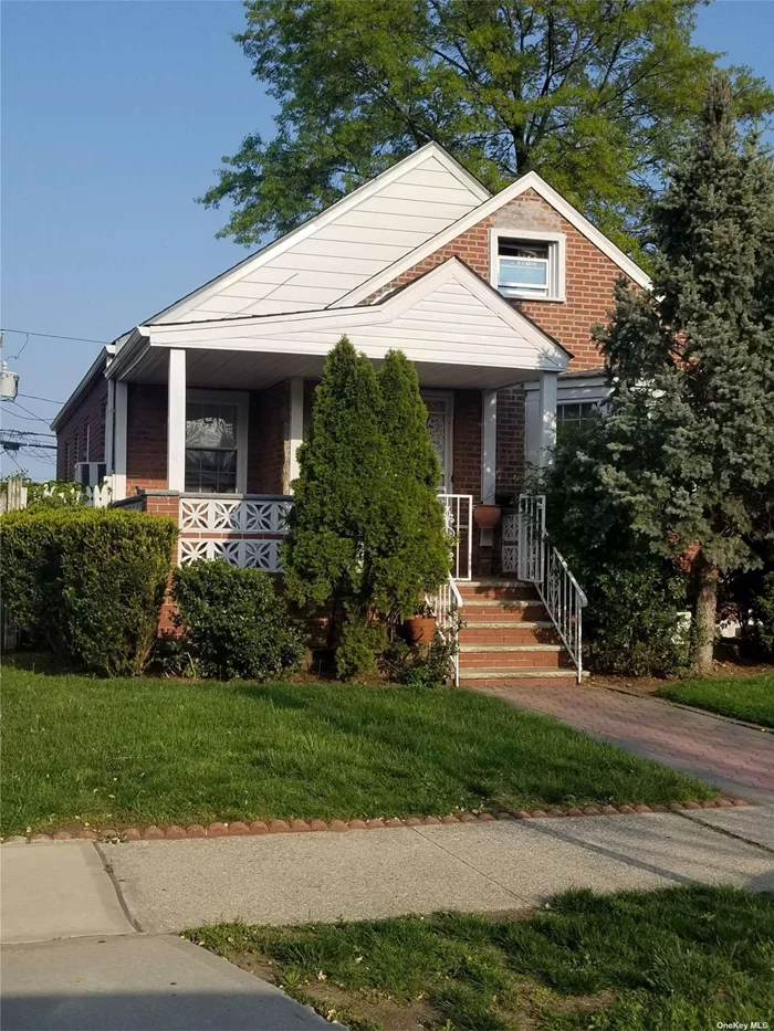 1 Family Cape on beautiful Locustwood Blvd. 4 Beds, 2 full Baths, Livingroom, Dining room, Full finished Basement with side entrance. New Boiler and Hot Water heater. Front Porch. Detached Garage.