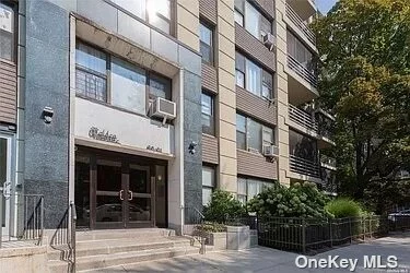 Beautiful one bedroom with balcony in Walden Terrace. The apartment has a nice view of the City. This unit offers a gourmet kitchen with dining room,  sunken living room with parquet floors. Pets friendly. All utilities are included. Near all transportations and major highways