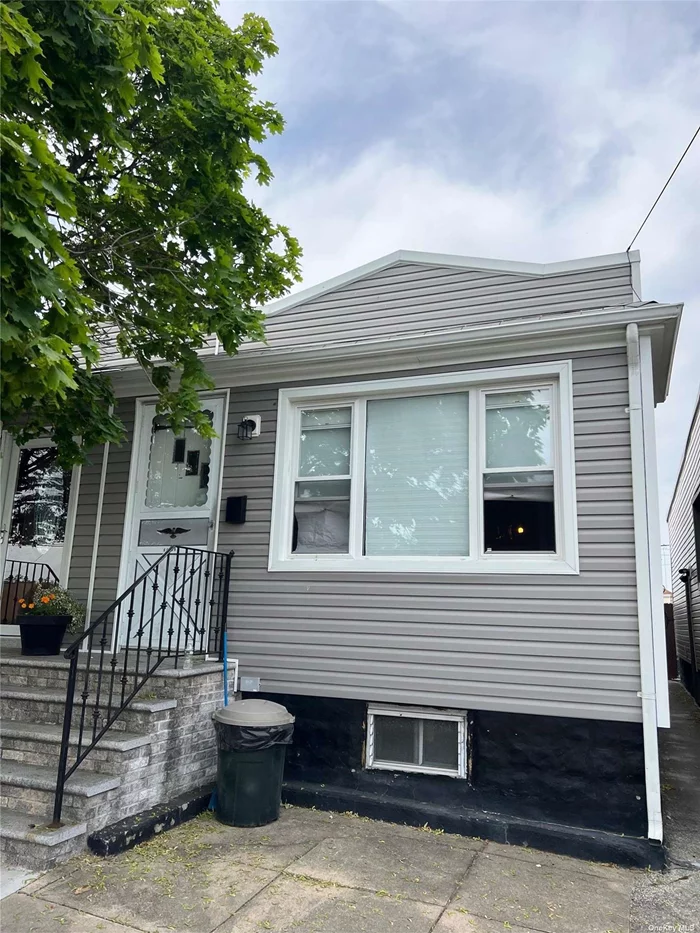 This one family semi-detached ranch home features a living room, dining room, kitchen, 2 bedrooms and one full bath. There is a full unfinished basement., party driveway, yard (parking space in rear of home). Needs TLC! Make this one yours today Close to park, shopping and transportation.