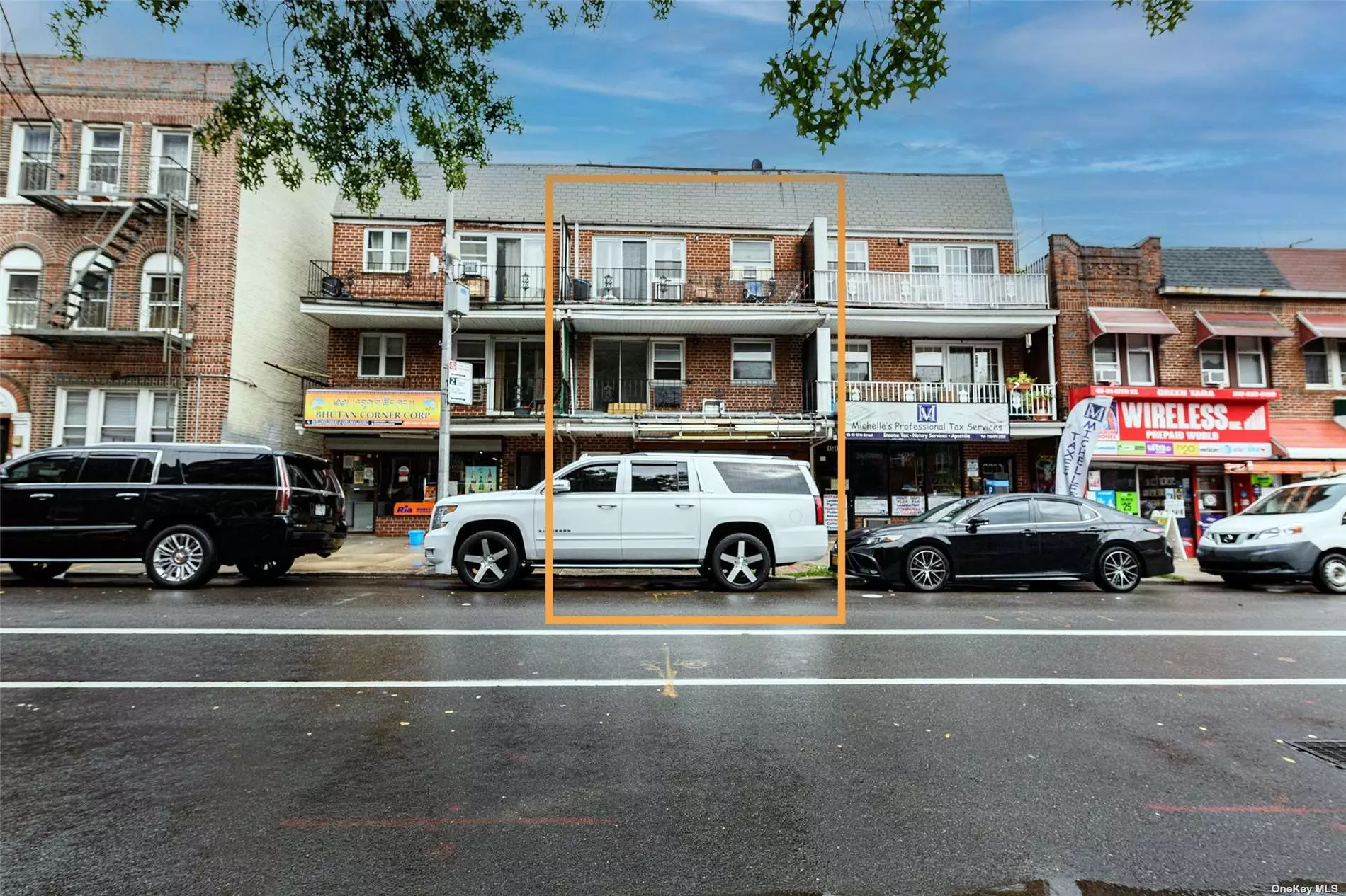 Retail / Office space (appx 450 sf), with additional storage space in basement, less than a block away from Greenpoint Ave & Queens Blvd. Tenant responsible for commission (12%)