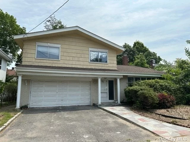 Large 3 Bedroom 3 Full Bath Split in the village of great neck, new kitchen, freshly painted. Private and Quiet street, near public transportation.