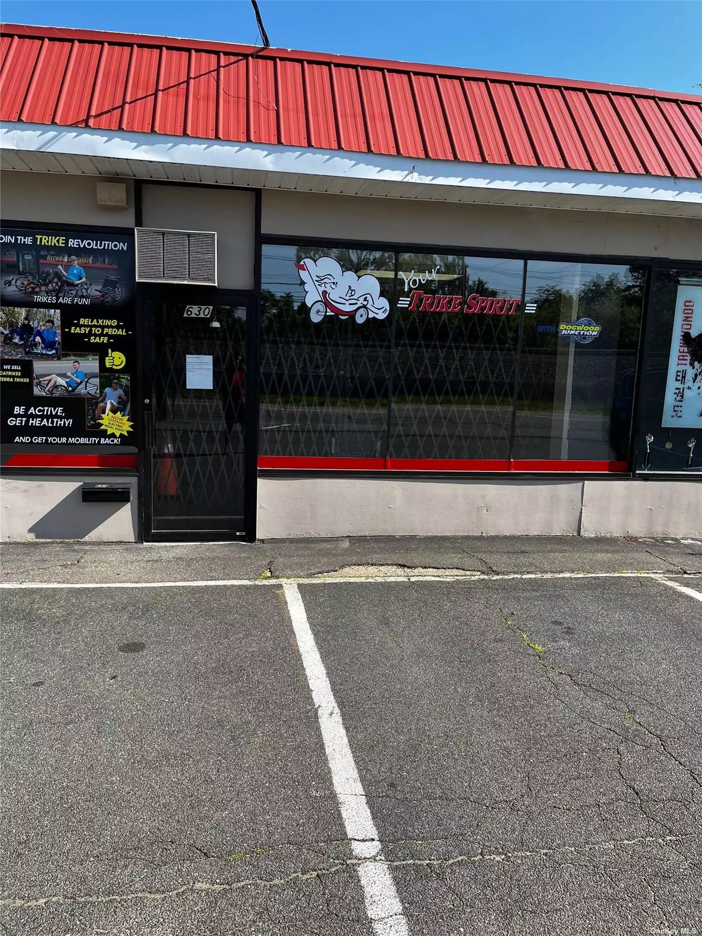 Retail Storefront in Deer Park. Available immediately. Landlord pays the electric. Hosted a Bike Shop But Perfect For Any Business. Call Immediately 917-974-3906 For More Information.