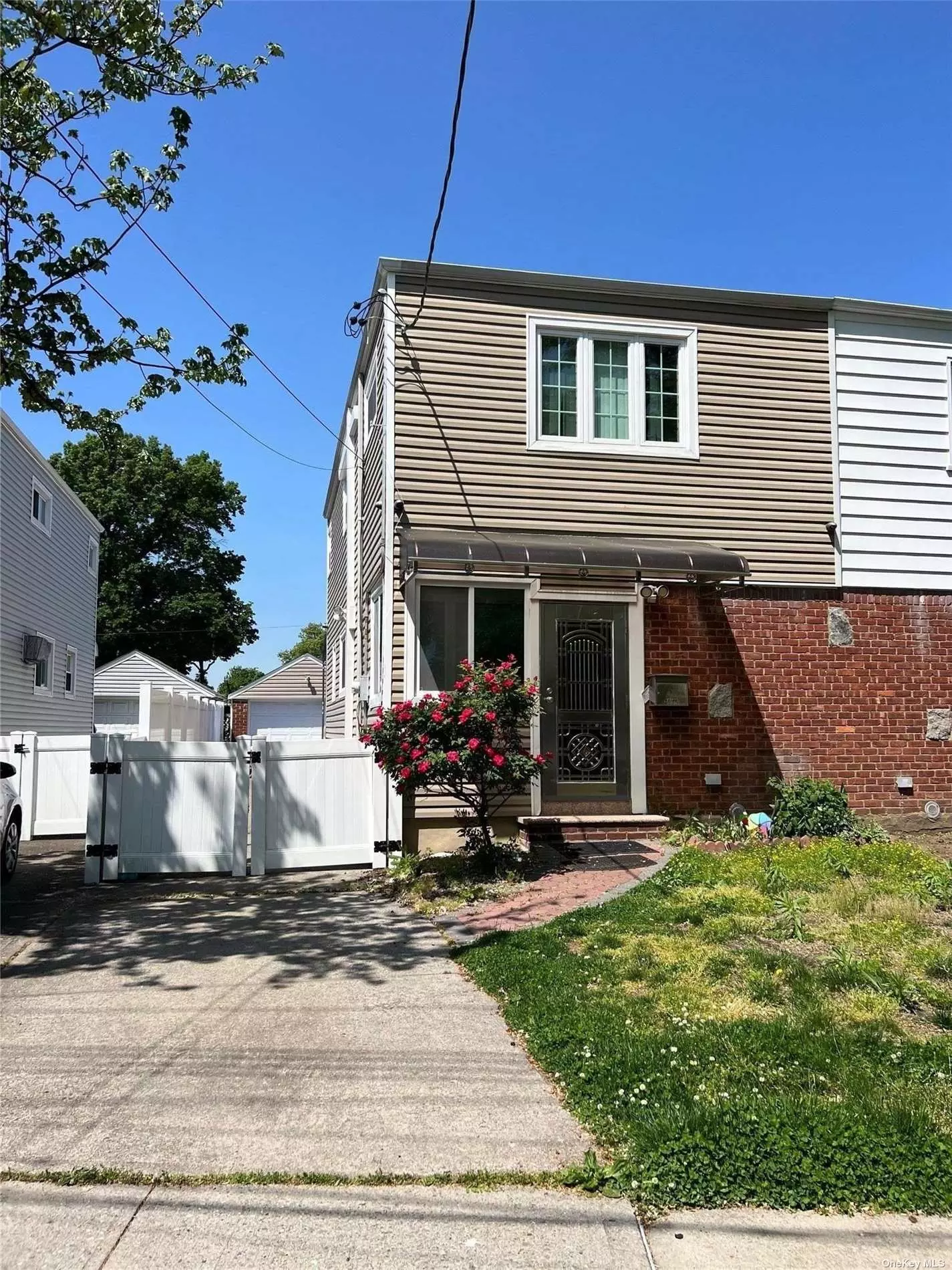 Semidetached colonial located in super convenient location. Walking distance to Main St, Bus stops, Supermarket, Restaurants etc. 3 bedroom, 2 full and one half-bath with finished basement. Big backyard, private driveway and detached garage. Priced to sell- won&rsquo;t last!!!!