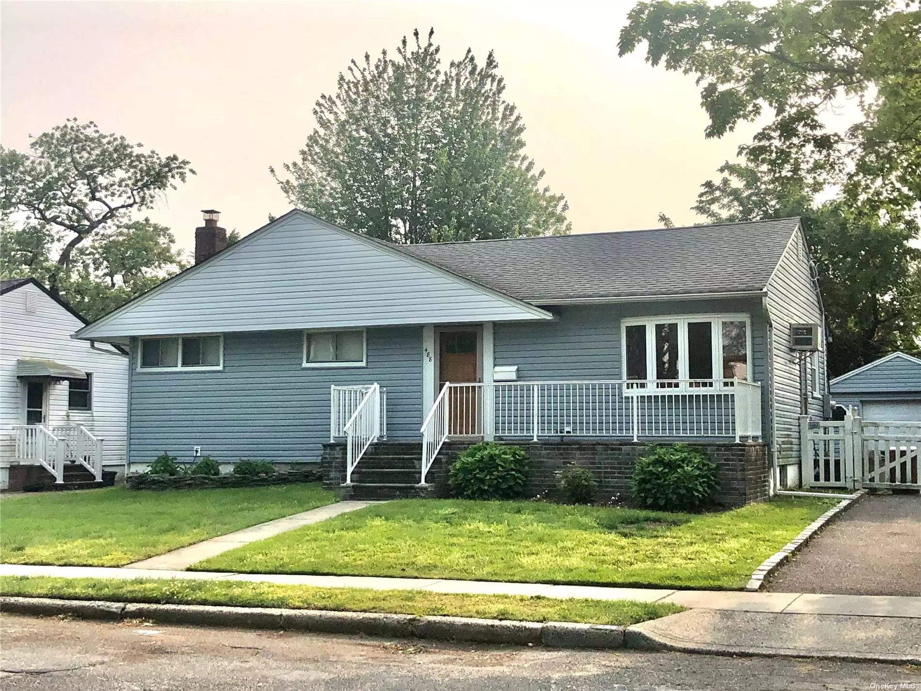 Lovely 2/3 Bedroom Ranch, Eat-in-Kitchen w/Gas Cooking, Dining Room, Living Room. Mid-Block Location, Hardwood Floors, Full Finished Basement, 1 1/2 Car Detached Garage, Deck .Close to Parkways, Convenient to Shopping. Island Trees School District.