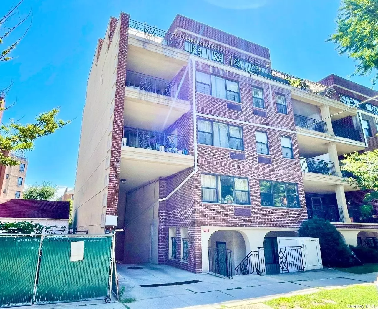 Bright & Spacious Condo Unit Located In The Heart Of Fresh Meadows. Features Living Room With Huge Balcony, Open Kitchen, 2 Bedrooms, 2 Bathrooms, Washer & Dryer In Unit. Convenient To Shopping & Transportation, Buses Q25, Q34, Q35, Q64, Q65 , QM4 & QM44.