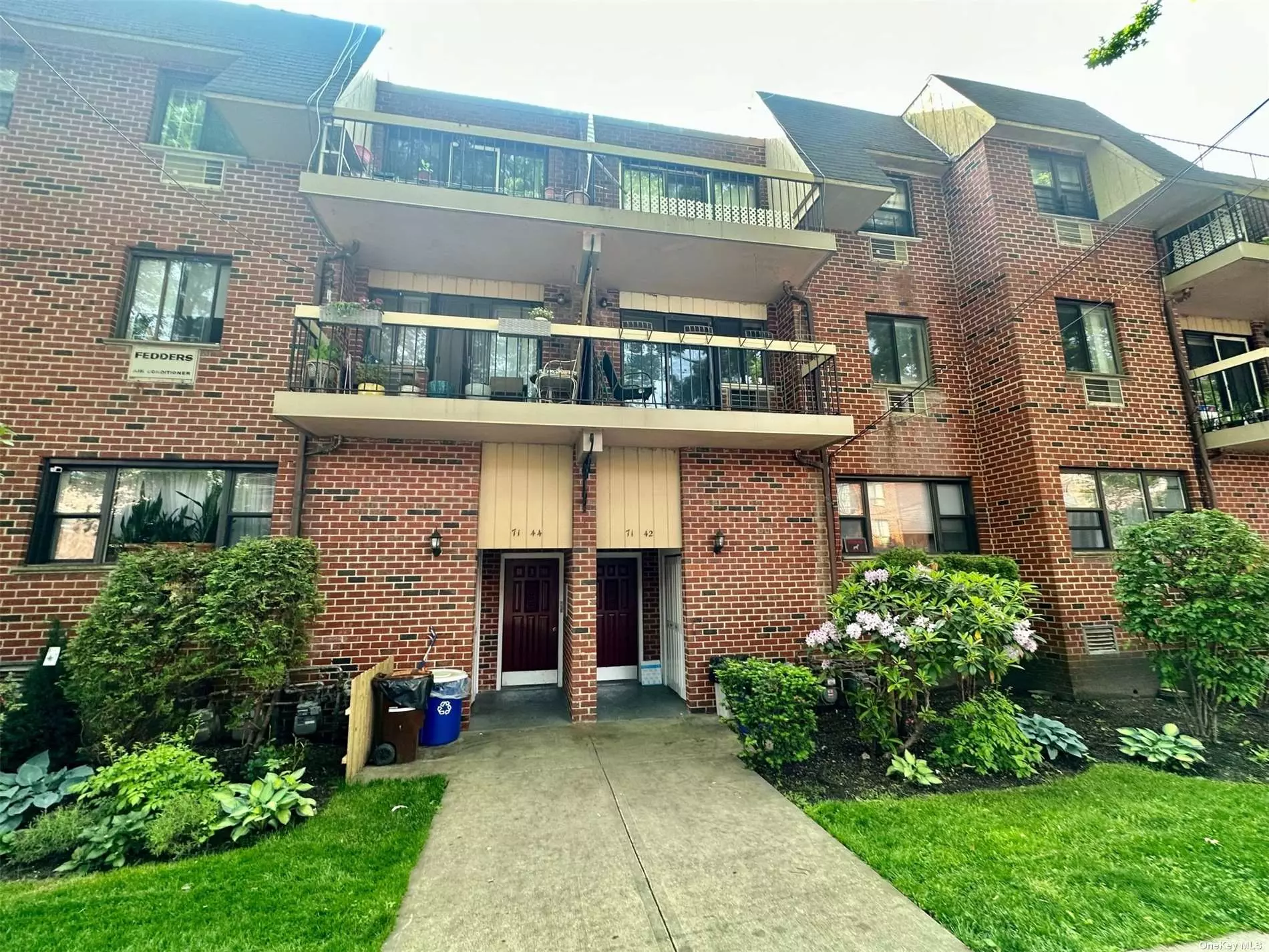 Spacious Condo located in the heart of Fresh Meadows with its own parking garage and storage area. Washer & Dryer In Unit, Convenient To Shopping & Transportation Bus Q65, Q25, Q34 25 Mins To Main St. This unit has a terrace off the living room. Three bedrooms, primary ensuite and an additional bathroom. PET FRIENDLY !!! OPEN LAYOUT. A Must See!