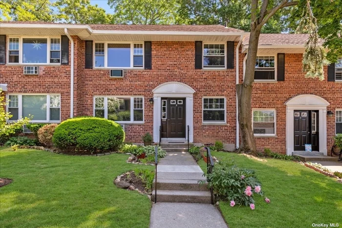 Move right in to this bright and sun-filled, spacious two bedroom coop. This lovely upper unit faces the picturesque, well-manicured courtyard. Renovated with granite countertops and stainless steel appliances. Hardwood floors. Washer/dryer in unit. Amenities include a bike room and basement storage area. Only a few blocks to LIRR, shops, restaurants and all that Port Washington has to offer.