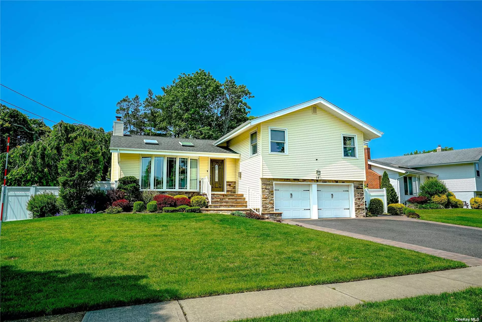 Welcome To This Beautiful Expanded Hollywood Split Home Sitting on A Shy 1/4 Acre On One Of The Nicest Blocks In Jericho. Boasting Over 3000 Sq Ft Of Finished Living Space, The Home Was Recently Fully Updated! The Lovely Paver Walkway Leads To An Entry Foyer Featuring Gleaming Hardwood Floors, And Large Oversized Windows Allowing For A Bright And Airy Space. The Designer Kitchen Was Updated With Stainless Steel Appliances, Quartz Countertops And A Huge Island With Plenty Of Seating Space. The Bathrooms Have Also Been Renovated And Updated Throughout. The Primary Suite Includes The Bedroom, A Walk In Closet And A Spa Bathroom With A Jacuzzi Tub. Downstairs, The Garage Opens To A Bedroom With A Full Bath, And A Large Garden/Living Room. This Suite Could Be Used As Separate Living Quarters Should The Need Arise. A Half Flight Down Is A Stunning Den, With A Separate Laundry Room. Outside, The Trex Deck Overlooks A Large Yard With Beautiful Landscaping And Plenty Of Space For Entertaining. The Roof, And Siding Are Newer As Well As Some Of The Utility Systems. This Location Cannot Be Beat - Walking Distance To Major Shopping, Schools, Library, Fitness Centers Etc, While Extremely Convenient To The LIRR (37 Mins On The Express Train To NYC)And The Highways Yet Affording Privacy. SYOSSET SCHOOL DISTRICT