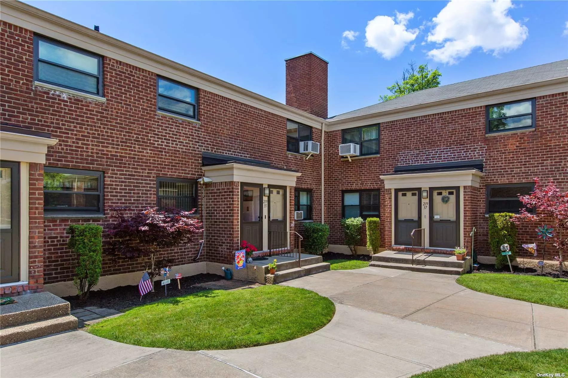 Welcome to a renovated two-bedroom coop in the elegant Windsor Oaks. This residence offers modern finishes and an abundance of natural light. The kitchen is stylish and functional, while the bedrooms provide a serene retreat. Enjoy the beautiful park like, landscaped common areas . Located near shops, restaurants, and public transportation, this coop is the perfect blend of comfort and convenience. Don&rsquo;t miss out on this stylish Windsor Oaks home!