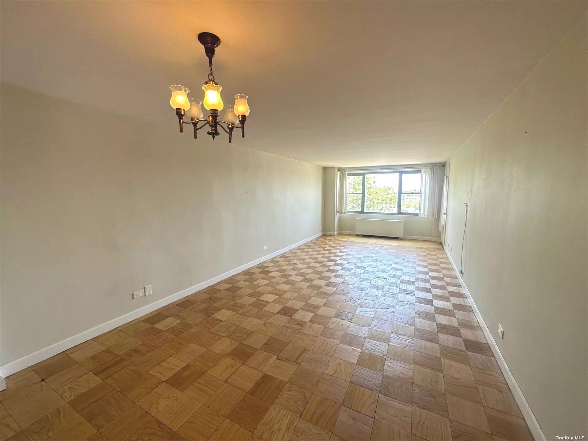 Magnificent 1 bedroom apartment for sale in Forest Hills NY. This apartment features parquet floors and a remodel apartment.  The Fairview building is a pet friendly building, has a 24 hour doorman and has heat, water, taxes, electric & gas all included in the monthly maintenance.  Tennis court across the street.