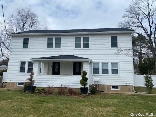 North Syosset Charmer!! Close To Town and Train... Completely Renovated, 3 Bedrooms, 2 Full Baths Home. Central Air, Gas Heat and Cooking. Gourmet Kitchen with Center Island and Beautiful Hardwood Floors Throughout. Basement for Storage and Laundry. Fenced Yard and Garage. Location & Perfection