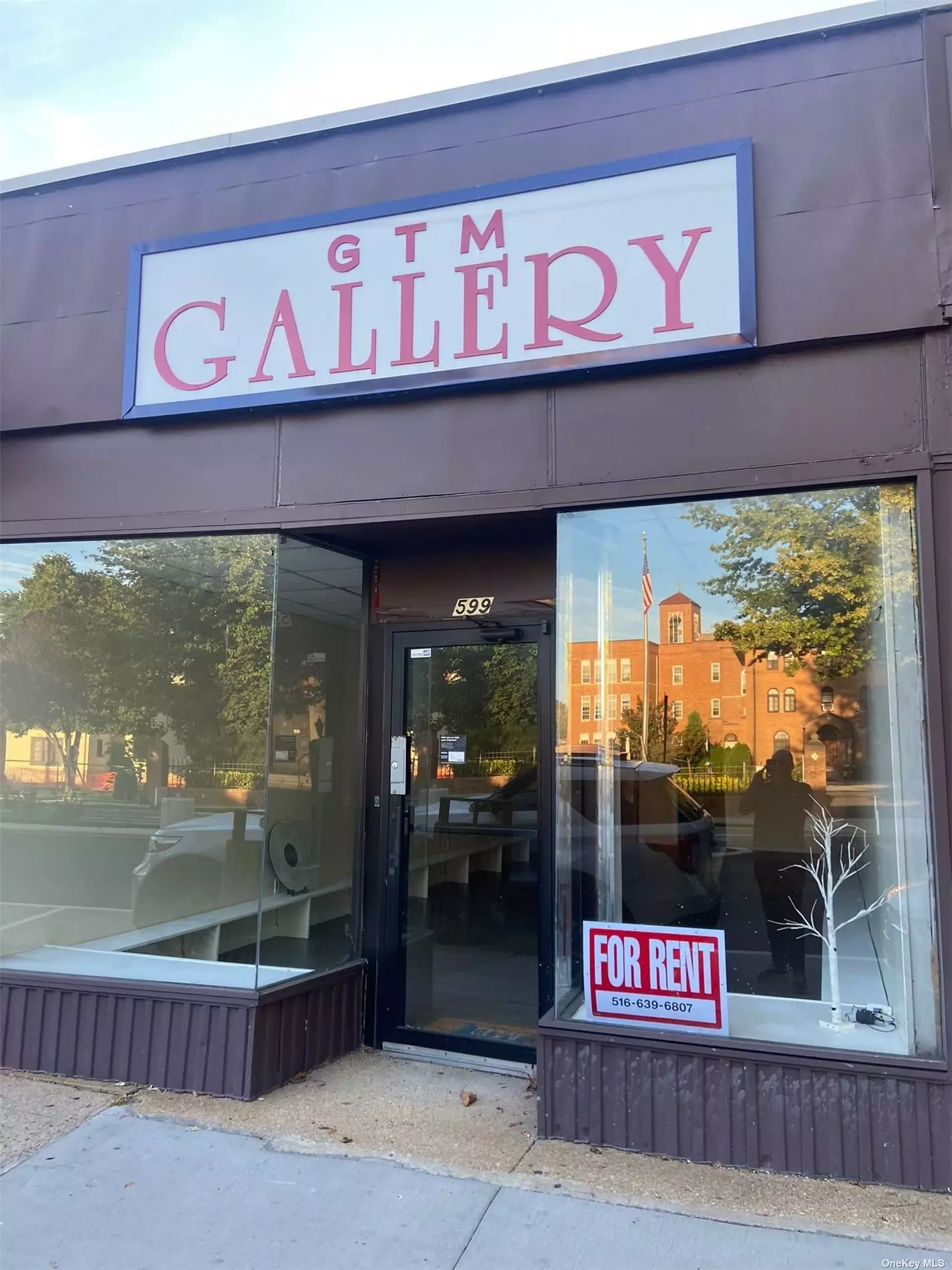 Welcome to this Prime Location Retail Store Rental in the Heart of Great Neck, 1300 Sq Ft + Full Basement. Perfect for any Retail, Restaurant, Pharmacy, Salon and etc, Surrounded by major retailers and steps away from public transportation, cafes, banks, and post office. Available right now!