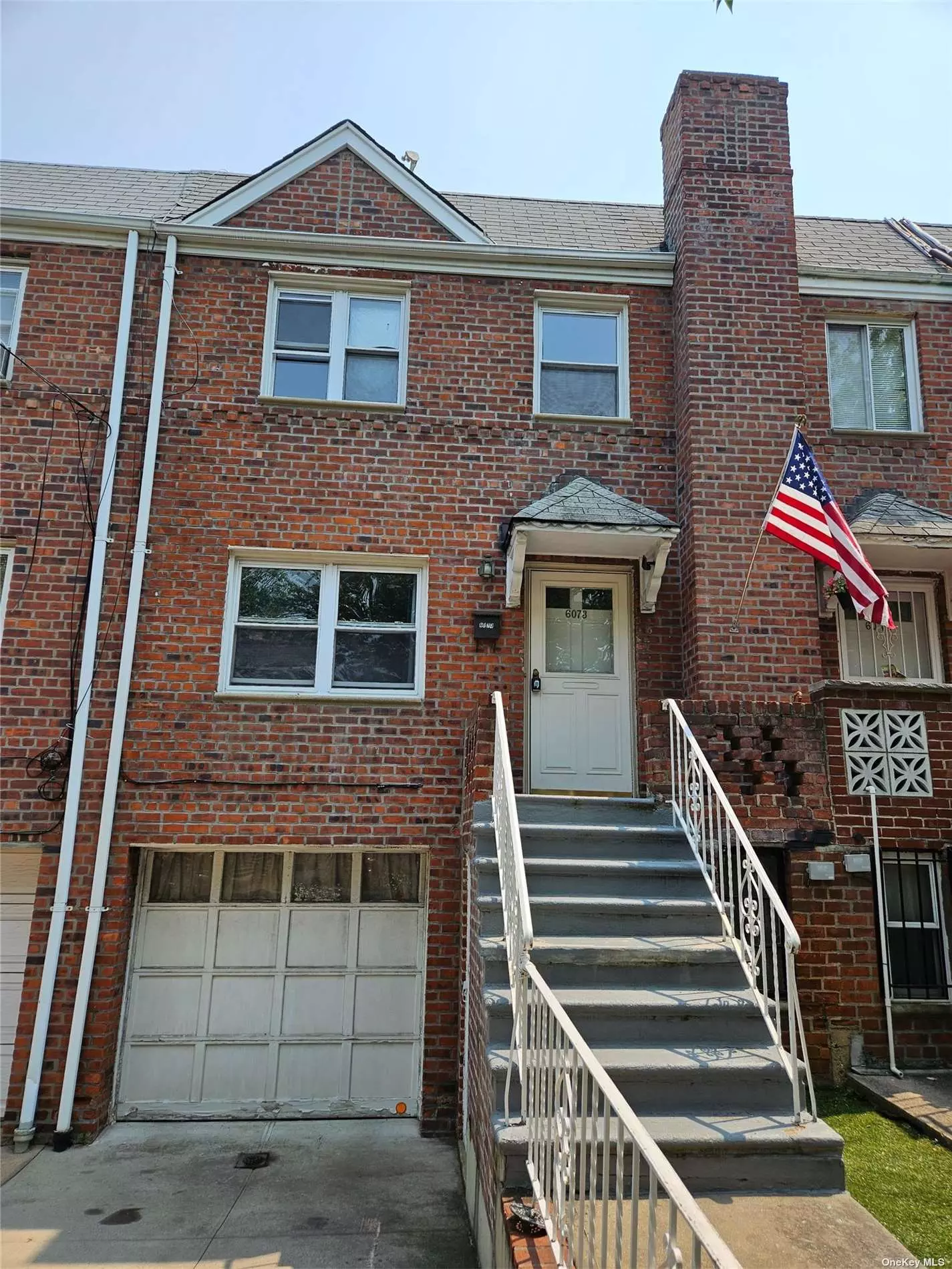 Brick 1 family brick home on the border of Middle Village and Maspeth. 3 bedrooms, 1.5 baths, attached garage with private yard. This home needs work but you can make it your dream home with your own touch.
