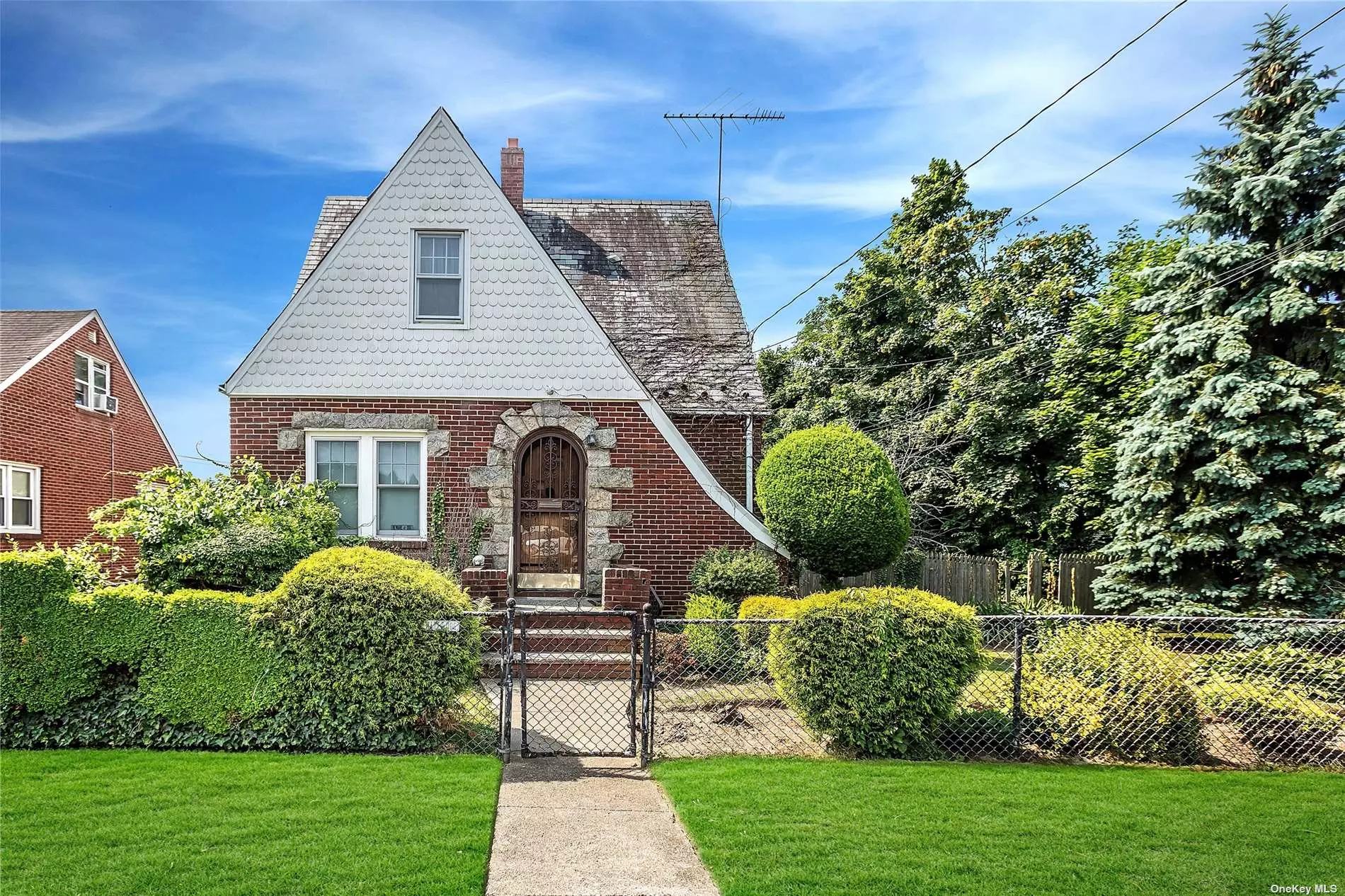 All Brick Cape In The Heart of Roslyn Heights. Featuring Two Bedrooms, Two and Half Bathrooms, Bright Living Room, Separate Formal Dining Room, Eat In Kitchen, Fire Place, And Hardwood Floors Throughout. Gas Heating, 2 Car Detached Garage, 80X100 Flat Lot great for entertaining. Close Proximity To Shops, Highway and Buses. Available For Immediate Occupancy, Low Taxes!