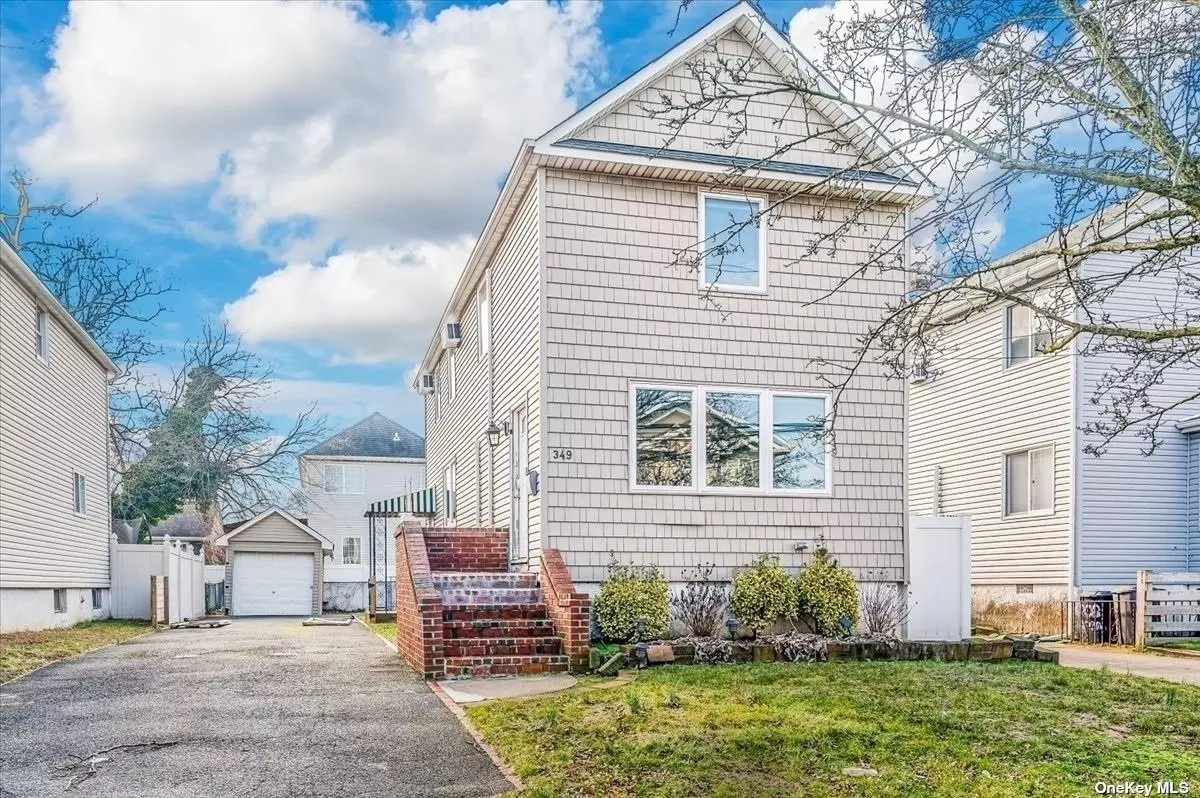 Mint condition 3 bedroom, 2.5 bath colonial with renovated kosher kitchen and baths, basement, open concept 1st floor, lots of sunlight, private yard.