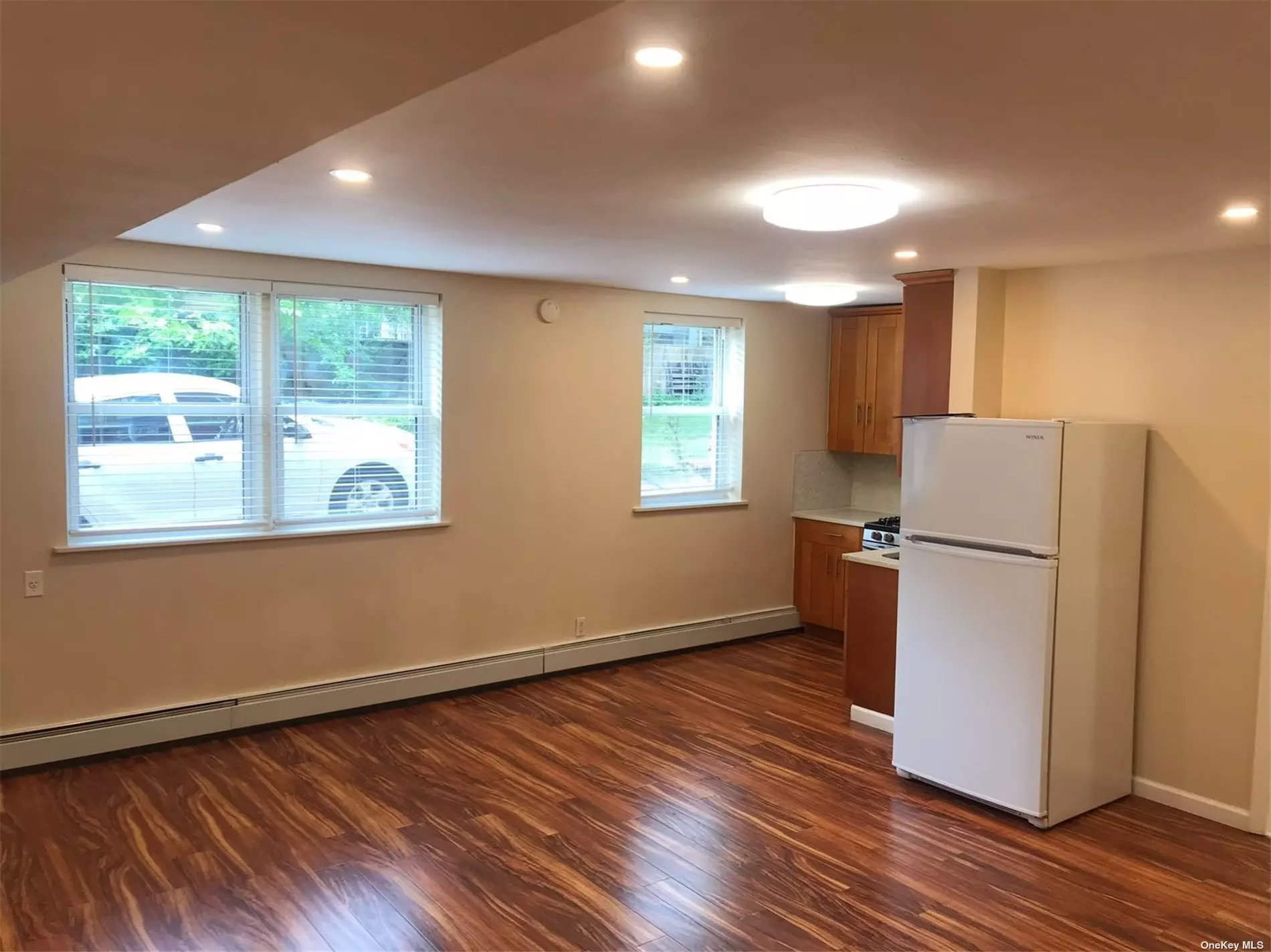 Better Then Rent!! Flushing 435 SF studio condo near Flushing Botanical Garden, walking distance to bus and 7 train Main St. Washer & dryer room is on the same floor.