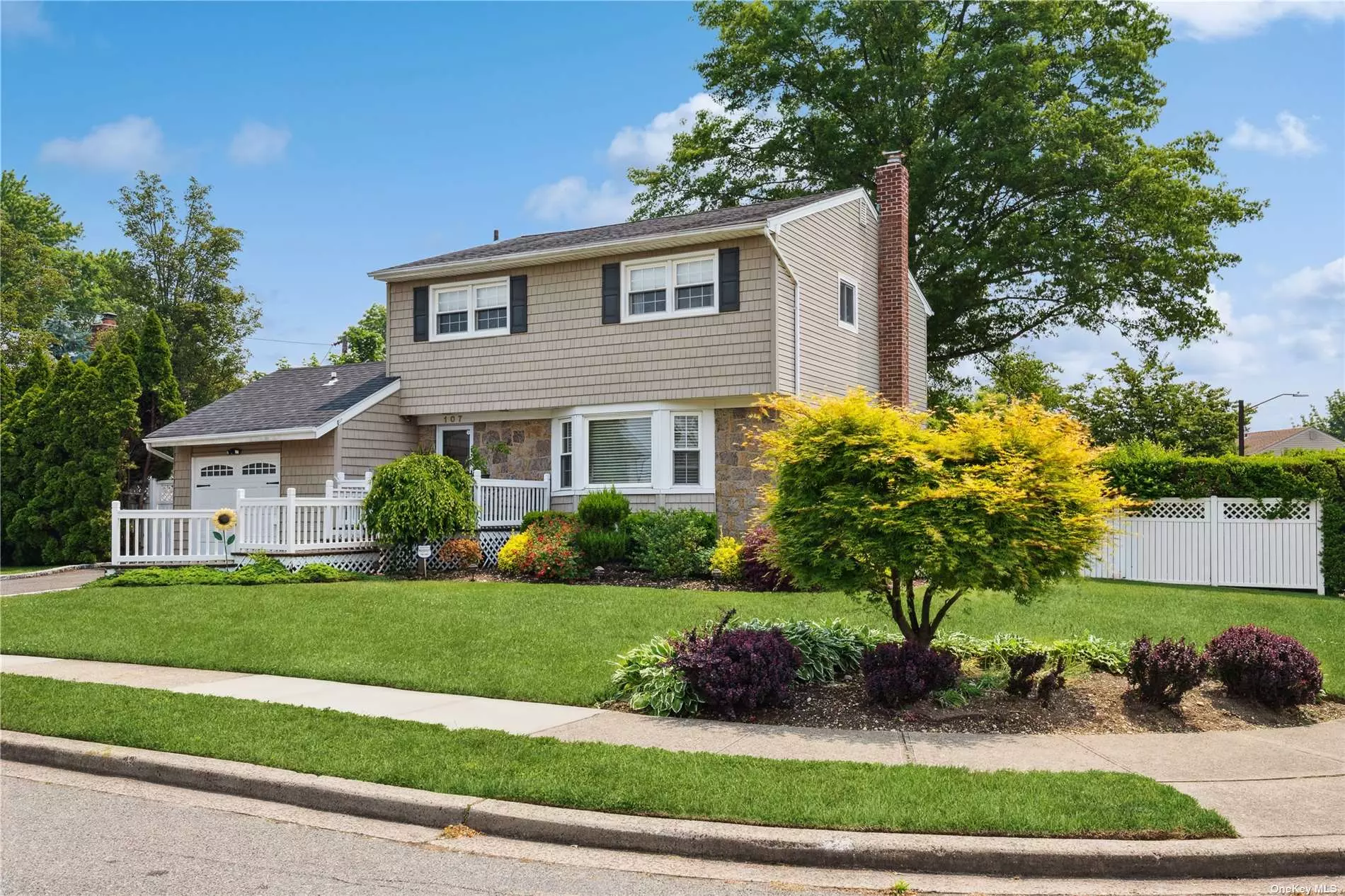 Move In Ready! In The Heart Of Oakwood Princeton Park With Great Curb Appeal Lies This Meticulously Maintained Colonial That Features 3 Bedrooms, 2 Baths, Full Finished Basement. Granite Kitchen With Cherry Wood Cabinetry And New Stainless Steel Appliances. Garage Converted To Den With Fireplace. Hardwood Floors. Andersen Windows. 2-Year Old Roof. Central Air. Gas Cooking And Heat. Professional Landscaping With Inground Sprinklers. Spacious Yard Great For Entertaining. Convenient To Schools, Shopping, Dining, Parks, Highways And Train. Jericho School District (Robert Seaman Elementary School, Jericho Middle School And Jericho High School). Low Taxes. Basic STAR $1140. Do Not Miss!