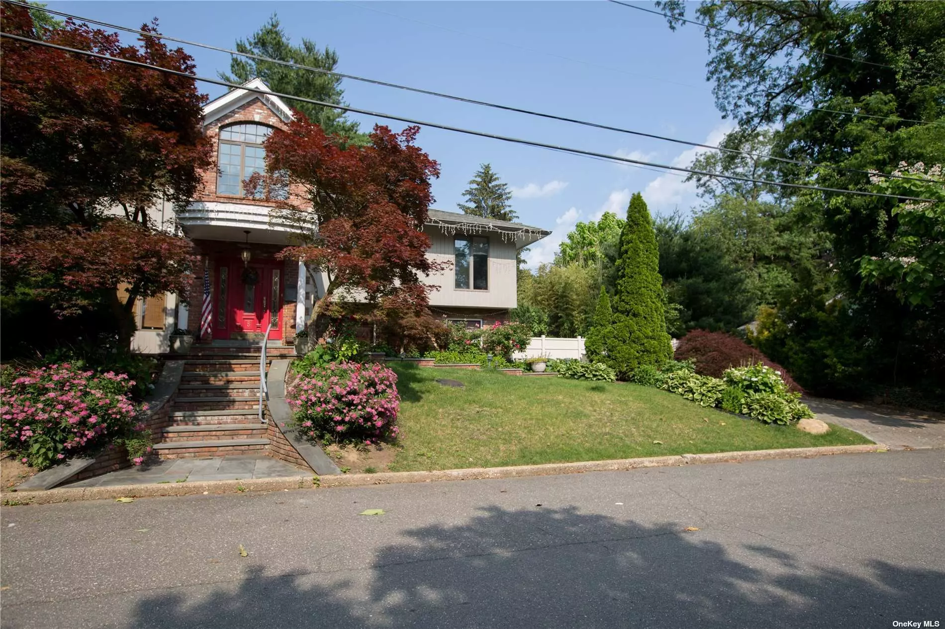 Prime Location in heart of Sea Cliff nestled on a cul de sac location. This home features vaulted ceilings, Gourmet Eat In Kitchen, Dining Room, In Ground pool, Awning, In ground sprinklers, Gas BBQ, Fully Fenced, Shed for storage, Bluestone Patio.