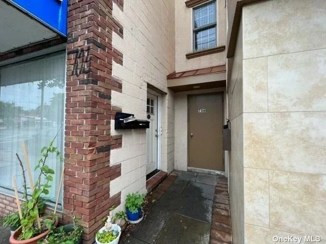 Fully Renovated Second Floor 2 Bedroom Apartment in the Heart of Town. Close to LIRR, Shops, Schools. Parking in Rear Lot for 1 Car.