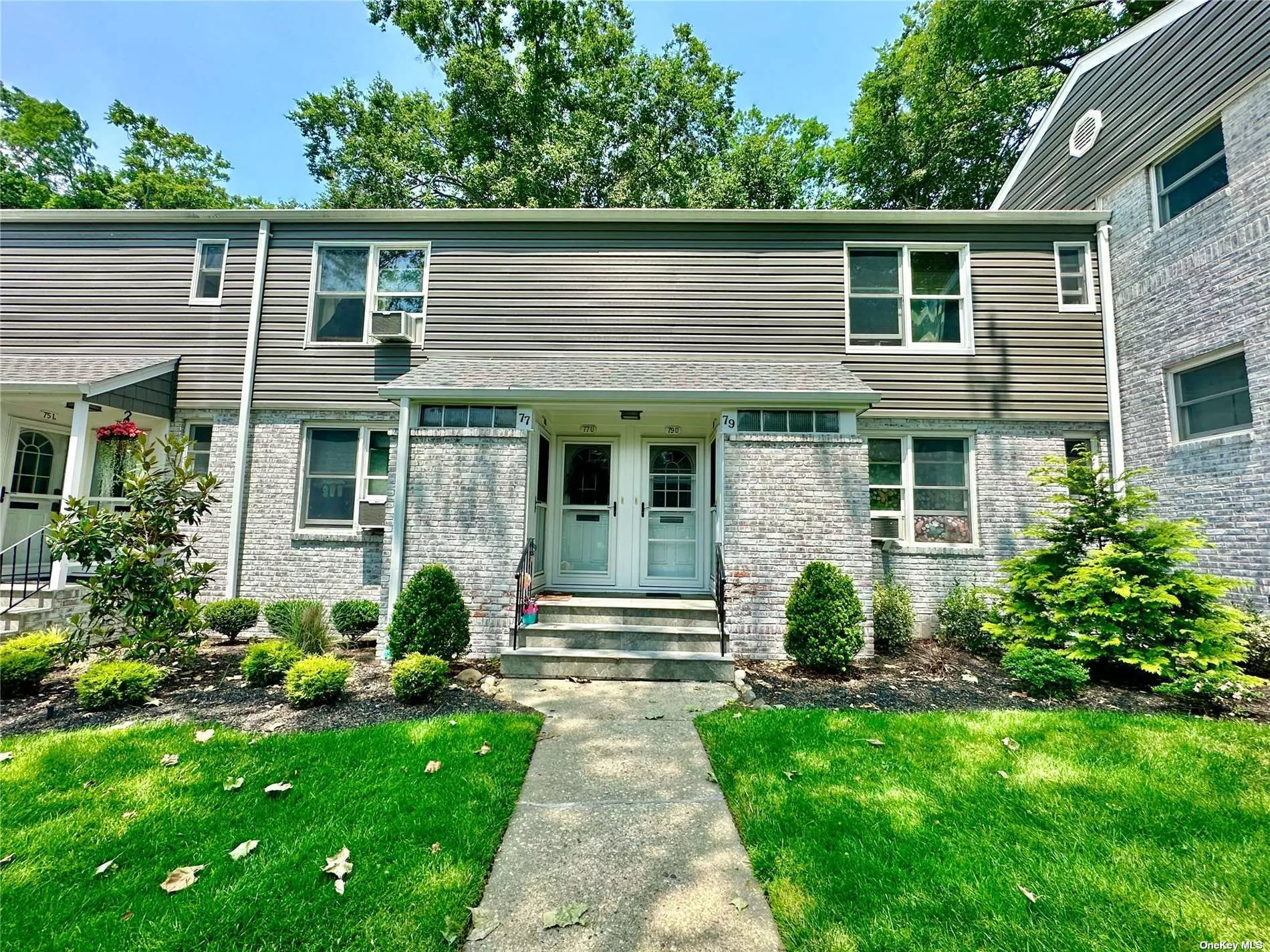 Welcome To This Second Floor Unit In The Beautiful Evergreen Courtyard! King-Sized Bedroom, Full Bathroom, Gorgeous 1 Hardwood Floors, 70&rsquo;s Inspired Kitchen & A FULL ATTIC For Storage! Highly Desired ANIMAL-FRIENDLY Community (Incl. Dogs)! New Windows, Doors, Roofs, Gutters, Parking Lots, Gym, Storage, Game & Laundry Rms, Playground, Siding, Landscaping, Brick Staining, AND MORE! GC Beach/Golf Rights!