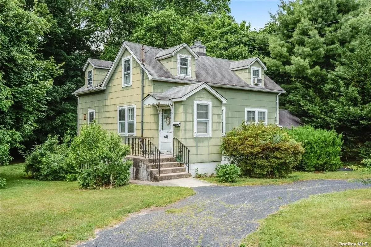 Come Check Out This Lovely 3 Bedroom and 1.5 Bath Colonial! Horseshoe Driveway, Natural Gas in The House, Half Acre Property, Hardwood Floors, Walk-Out Basement 1 Car Attached Garage, and More! Amazing Opportunity to Renovate and Move into your dream home.
