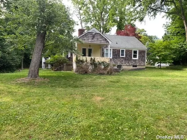 Wonderful location on a cull- de- sac lane with great possibilities. Property being sold as Is condition. Hardwood floors throughout. Access off Gaslight Way( property backs on Gaslight) with leveled property.