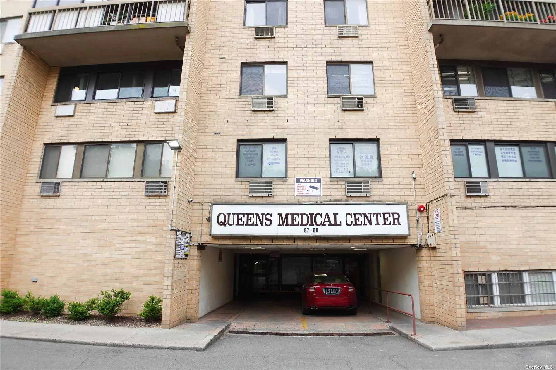 CALLING ALL MEDICAL PROFESSIONALS.....COME VIEW THIS WELL EQUIPPED MEDICAL CONDO SUITE ..LOTS TO OFFER .....GROUNG LEVEL ..CLOSE TO ALL ...A MUST SEE .. BEAUTIFULLY MIRRORED WAITING AREA...SECRETARY OFFICE...CUSTOM CABINETRY THROUGHOUT, INCLUDING EXAM ROOMS.