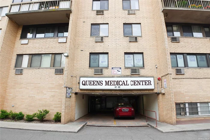 CALLING ALL MEDICAL PROFESSIONALS.....DONT PASS THIS MEDICAL SUITE UP!!!! Remarkable 938 sq ft of medical office use. This condo is Two units combined into one. Rare opportunity to find. Make this your new business location ....Ground floor level...steps to main entrance... Maintenance ...$.690.22    This includes 1 parking fee and trash removal.